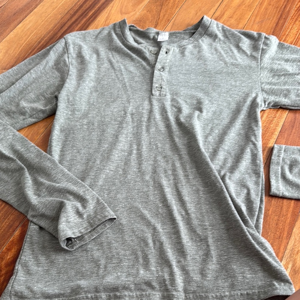 Gray Long Sleeve Tee with Classic Style